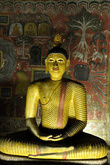 Медитирующий Будда — образ Учителя в 3-ем храме монастыря, на фоне древних настенных росписей -сюжеты из жизни Будды и истории его учения.