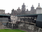 Вид с руин Темпло Майор на кафедральный собор Мехико