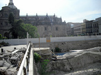 На руинах Темпло Майор в Мехико
