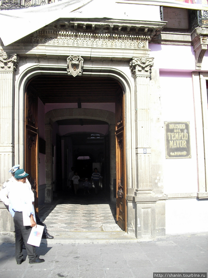 Вход в музей Темпло Майор Мехико, Мексика