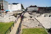 На руинах Темпло Майор в Мехико