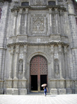 Вход в Доминиканский собор в Мехико