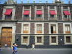 На площади перед Доминиканским собором в Мехико
