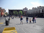 На площади перед Доминиканским собором в Мехико