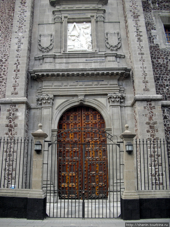 Вход в собор Мехико, Мексика