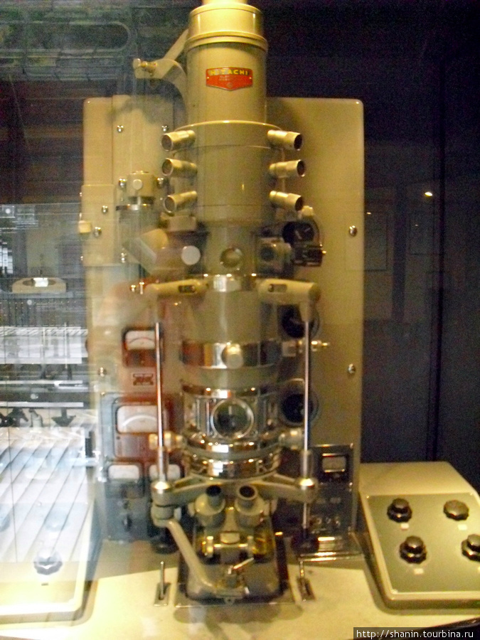 В Музее медицины в Мехико выставлен старый микроскоп Мехико, Мексика