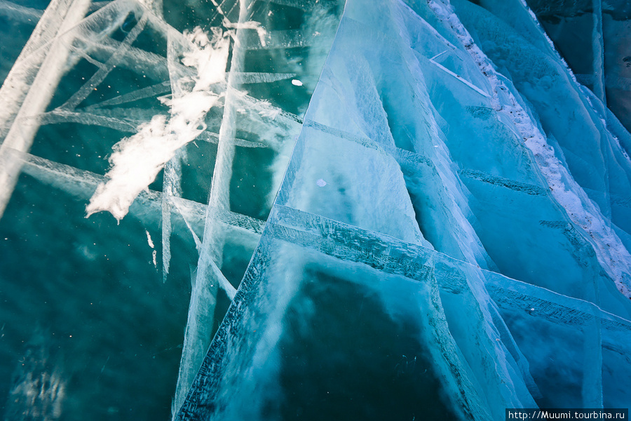 легендарный байкальский лед Хужир, остров Ольхон, Россия