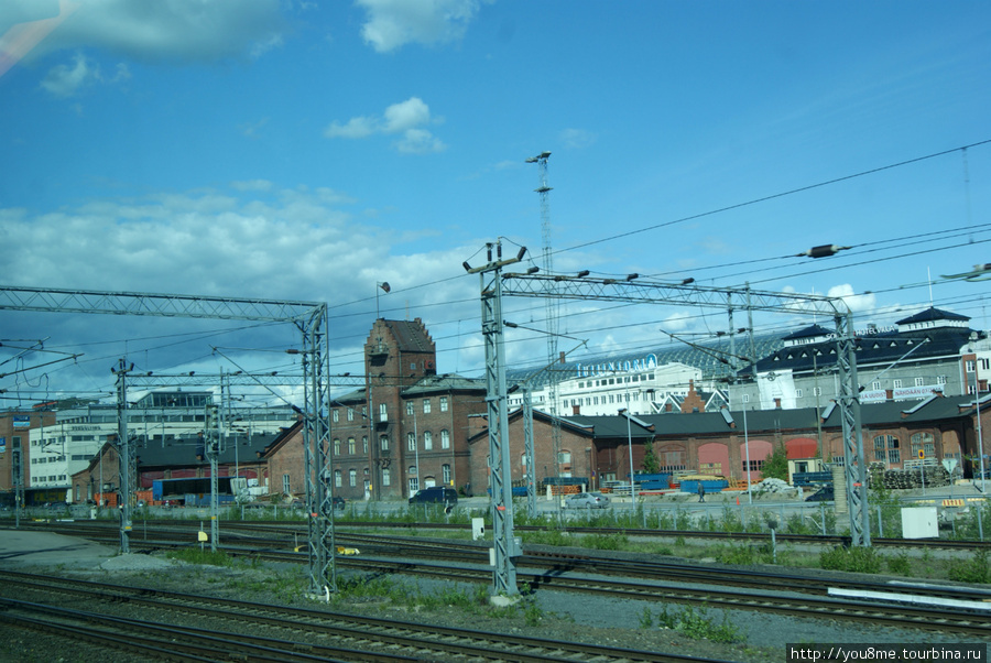 по этому зданию узнается вокзал Тампере, прибыли Хельсинки, Финляндия