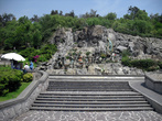 Широкая лестница. В парке Девы Марии Гваделупской в Мехико