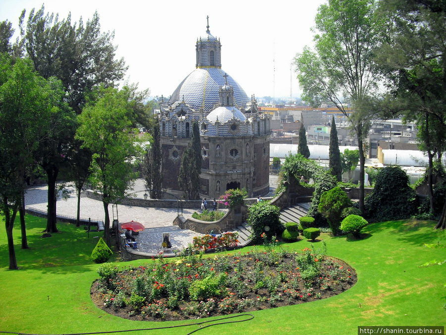 В парке Девы Марии Гваделупской в Мехико Мехико, Мексика