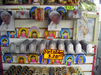 Сувениры для паломников у базилики Девы Марии Гваделупской