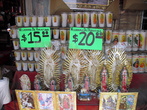 Сувенирный рынок для паломников у базилики Девы Марии Гваделупской