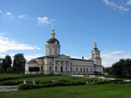 Храм напротив Кремля на ул. Октябрьской революции.
