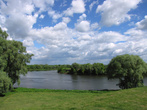 Вид на Москву-реку со сквера Блюдечко. Место впадения реки Коломенки в Москву-реку.