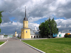Свято-Троицкий Ново-Голутвинский женский монастырь. Вид от Ямской башни Кремля.