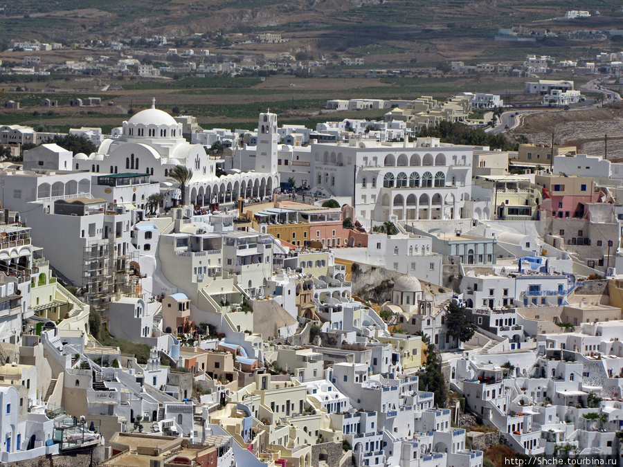 панорама столицы Фира, слева главный собор Остров Санторини, Греция