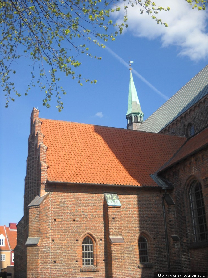 У монастыря Хельсингёр, Дания