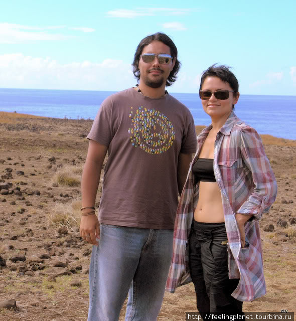 Женя с нашим паскуанцем Педро (на редкость для Пасхи обходительным и интеллигентным человеком) Остров Пасхи, Чили