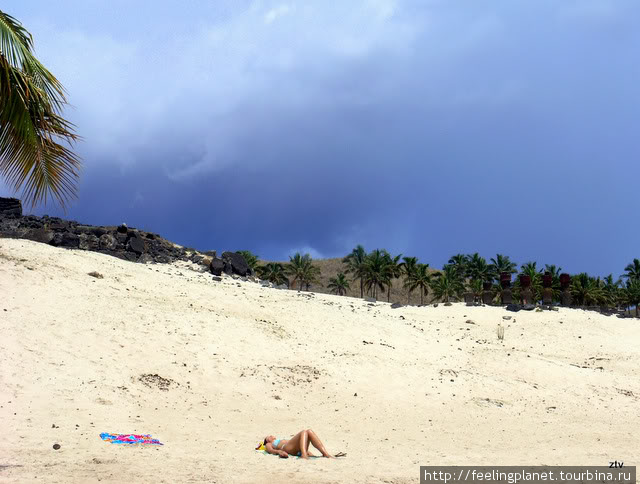 Белый песок Анакены Остров Пасхи, Чили