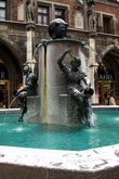 Нам рассказывали, что в этом фонтане Бургомистр Мюнхена моет казну города и именно поэтому Мюнхен один из богатейших городов Германии)))