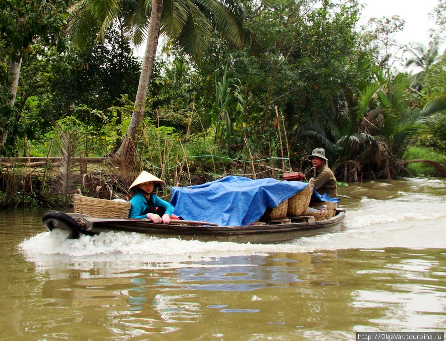 Лодка есть у каждого жителя Кантхо, без нее здесь никак нельзя Кантхо, Вьетнам