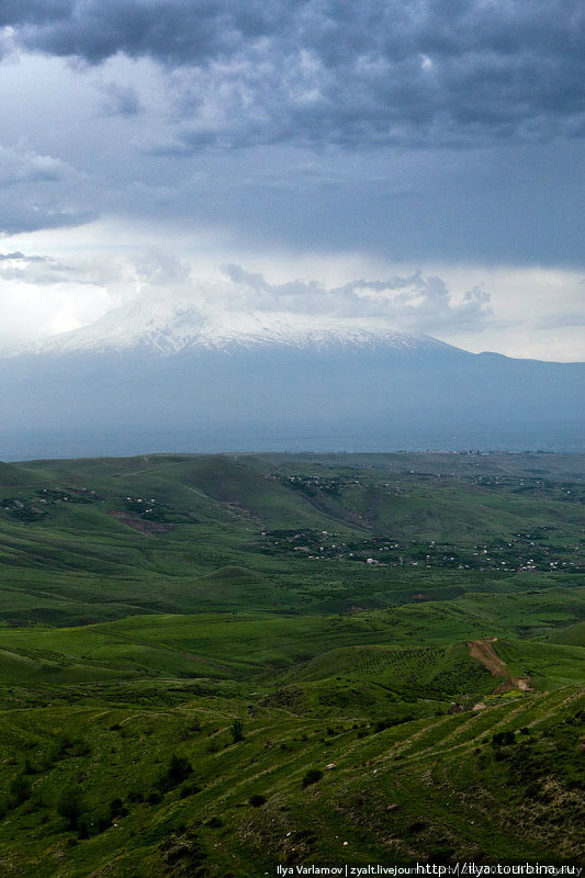 — Это Арарат? — спрашиваю я пастуха
— Да, Арарат, наш Арарат! — отвечает он Ереван, Армения