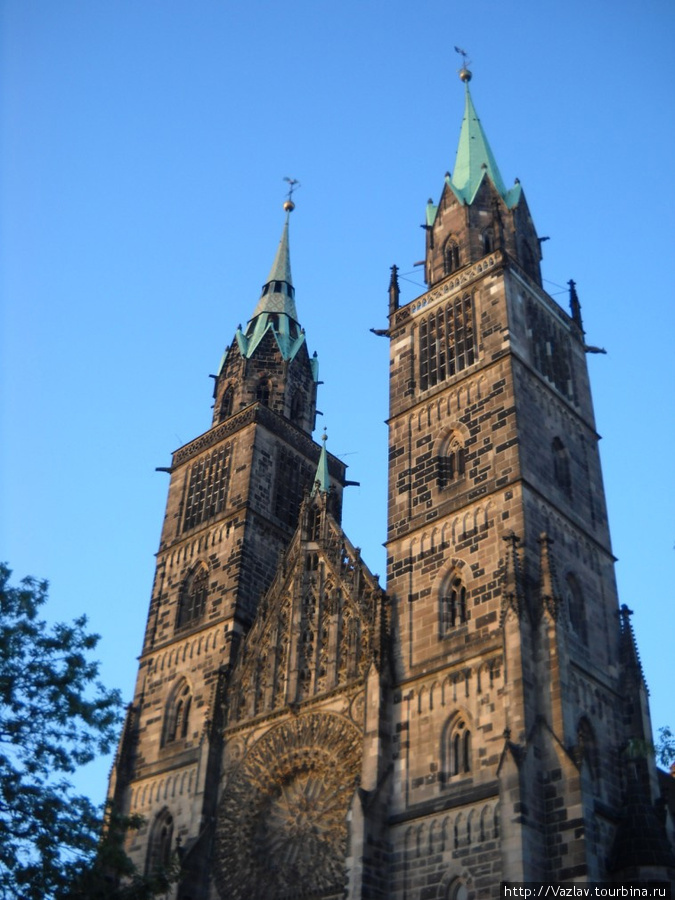 Храм в подсветке Нюрнберг, Германия