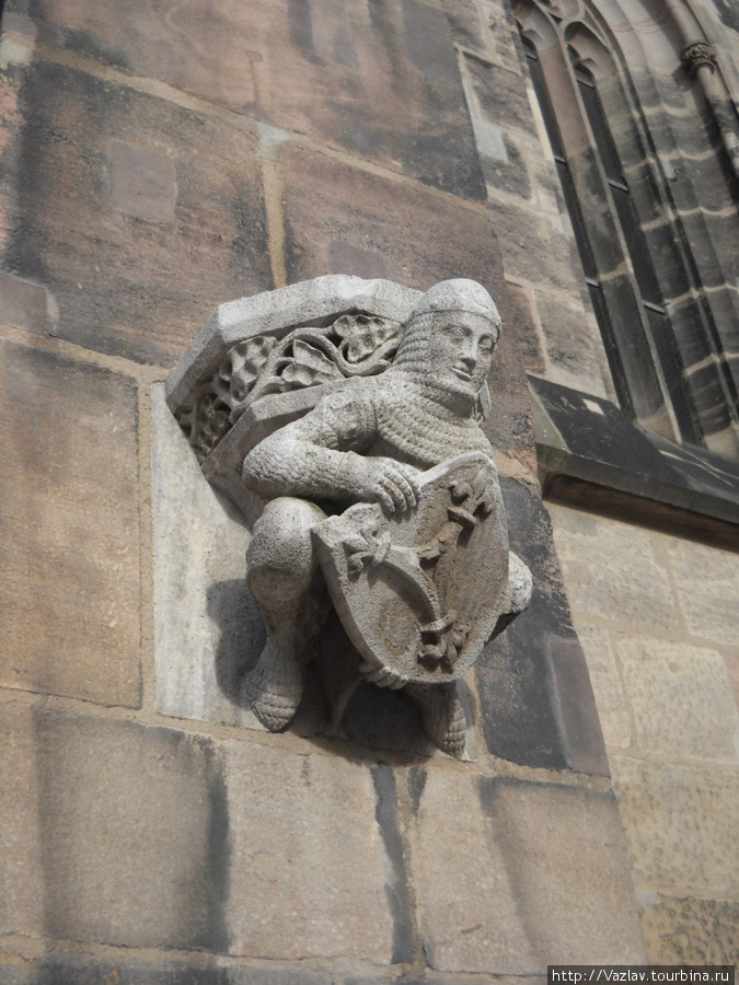 Сидящий на стене рыцарь Нюрнберг, Германия