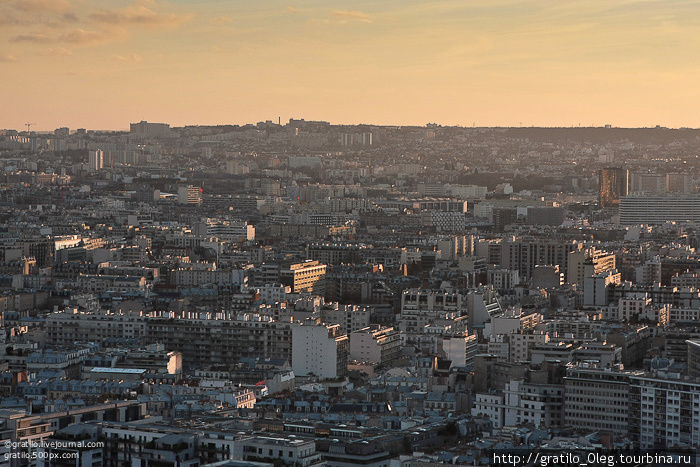 с каждой минутой заката цветовая температура меняется с теплого на холодный цвет Париж, Франция
