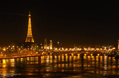 Эта фотография не с высоты, но она также относится к вечернему Парижу =)