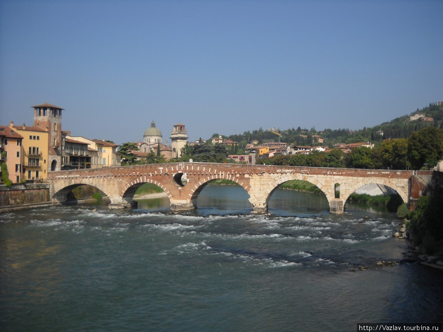 Древний мост древнего города Верона, Италия