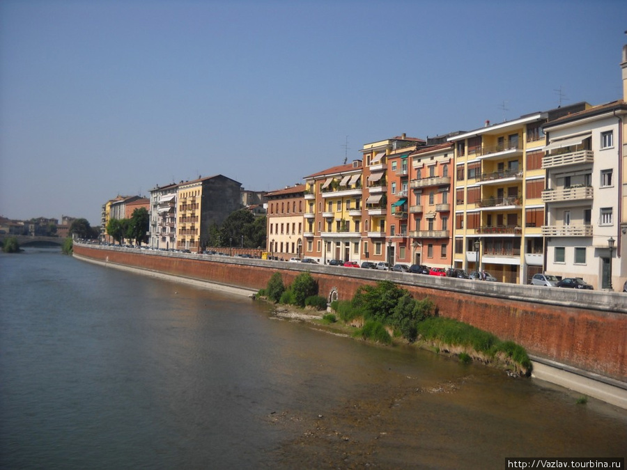 Современные постройки обедню не портят Верона, Италия
