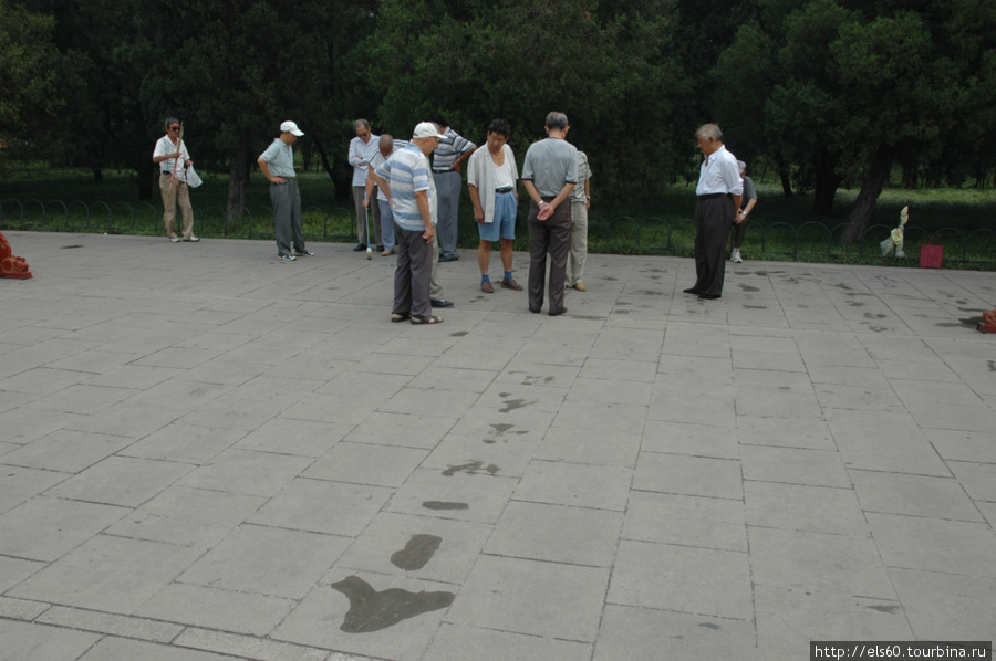 В то время когда русские пенсионеры забивают козла во дворах под пиво.. Пекин, Китай