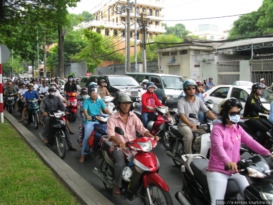Мотоциклистов ОЧЕНЬ много Хошимин, Вьетнам