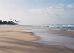 Коггала, юго-западное побережье.
Здешний пляж считается одним из самых протяженных на острове, но и самым открытым всем ветрам.