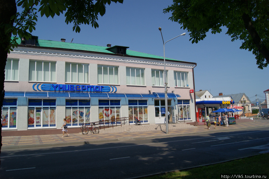 Центральный универмаг на улице Ленина. Кобрин, Беларусь