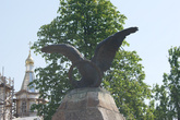Орел несущий лавровый венок — памятник воинам, одержавшим первую победу над Наполеоном 15 июля 1812 года.