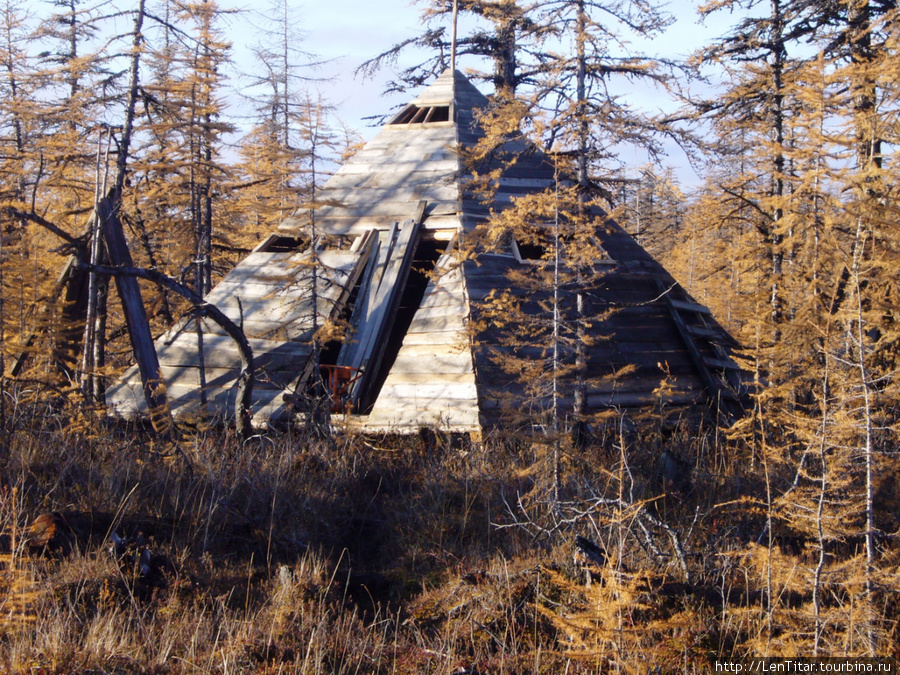 Строительство пирамиды АнатолИя в лесотундре Чокурдах, Россия