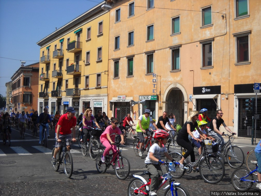 Велосипедные прогулки по Вероне массовы и популярны