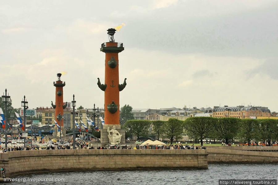Огни на Ростральных колоннах Санкт-Петербург, Россия