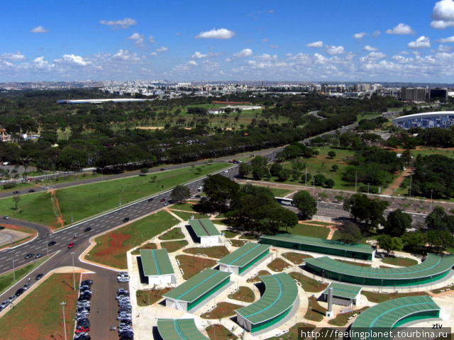 Искуссно cпланированные павильоны, которыми никто не пользуется Бразилиа, Бразилия