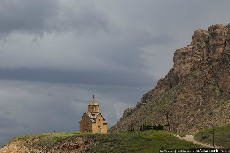 Еще там есть Церковь Святой Богородицы. Армения