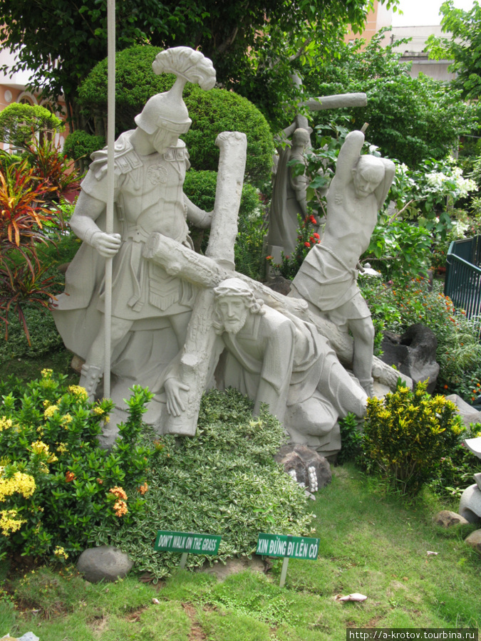 Статуи Христа в разных стадиях Хошимин, Вьетнам