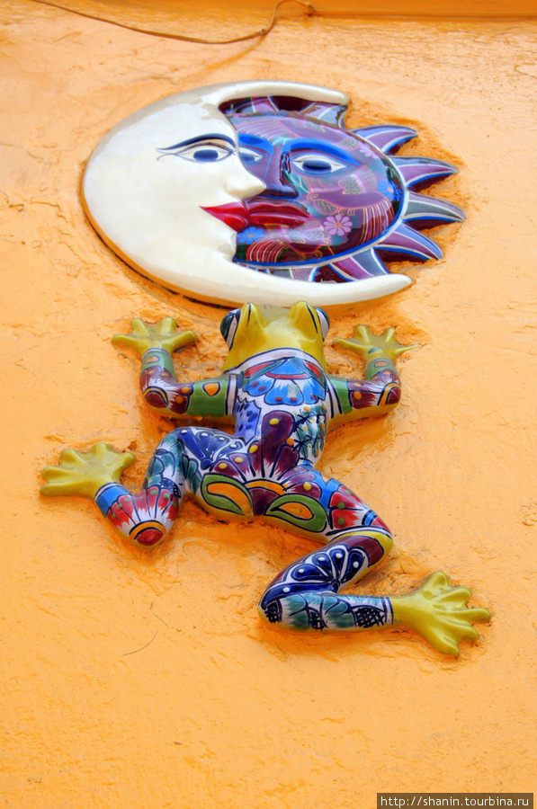 Лягушка на стене Пуэбла, Мексика