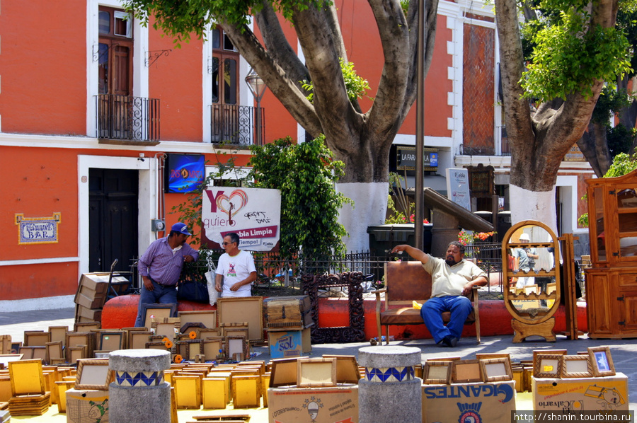 Торговцы на улице Пуэбла, Мексика
