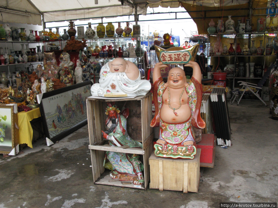 Рядом — магазин сувениров Хошимин, Вьетнам
