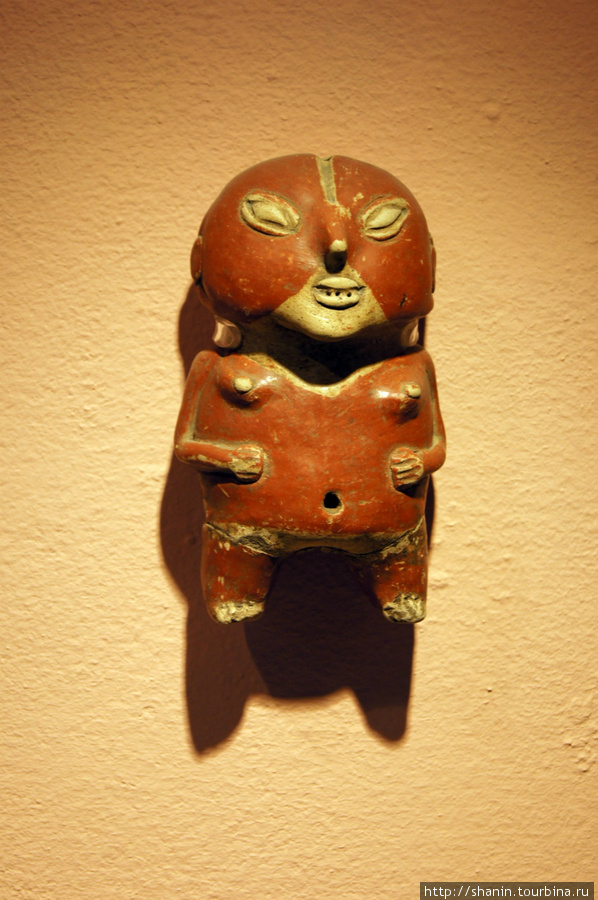 Глиняная фигурка в Археологическом музее Пуэблы Пуэбла, Мексика