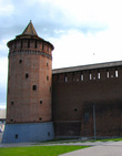 Коломенская, или Маринкина, башня и прясло стены (вид со стороны ул Октябрьской революции).