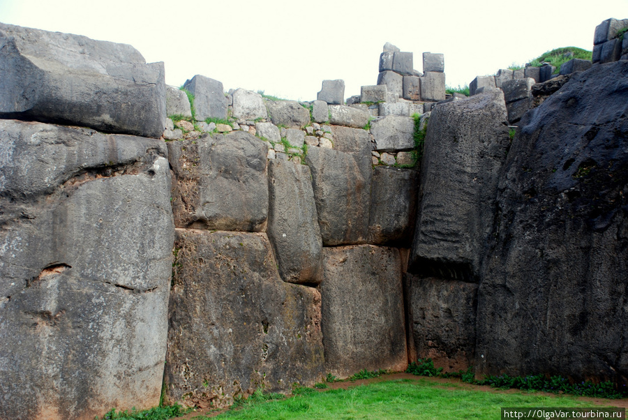 Говорят, на территории Саксайумана  находился «тайный бункер», где верховный Инка мог прятаться со своей семьей Куско, Перу
