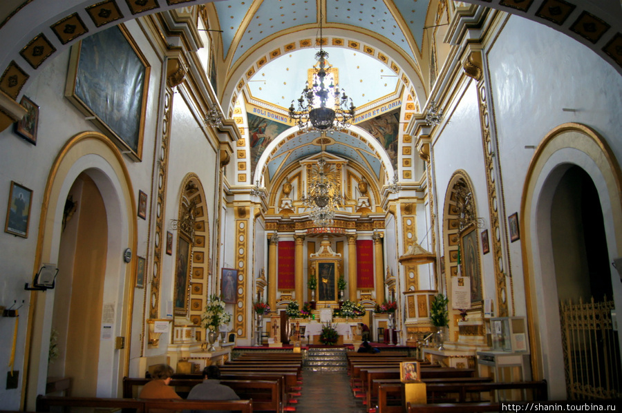 В церкви Сан Рок в Пуэбле Пуэбла, Мексика